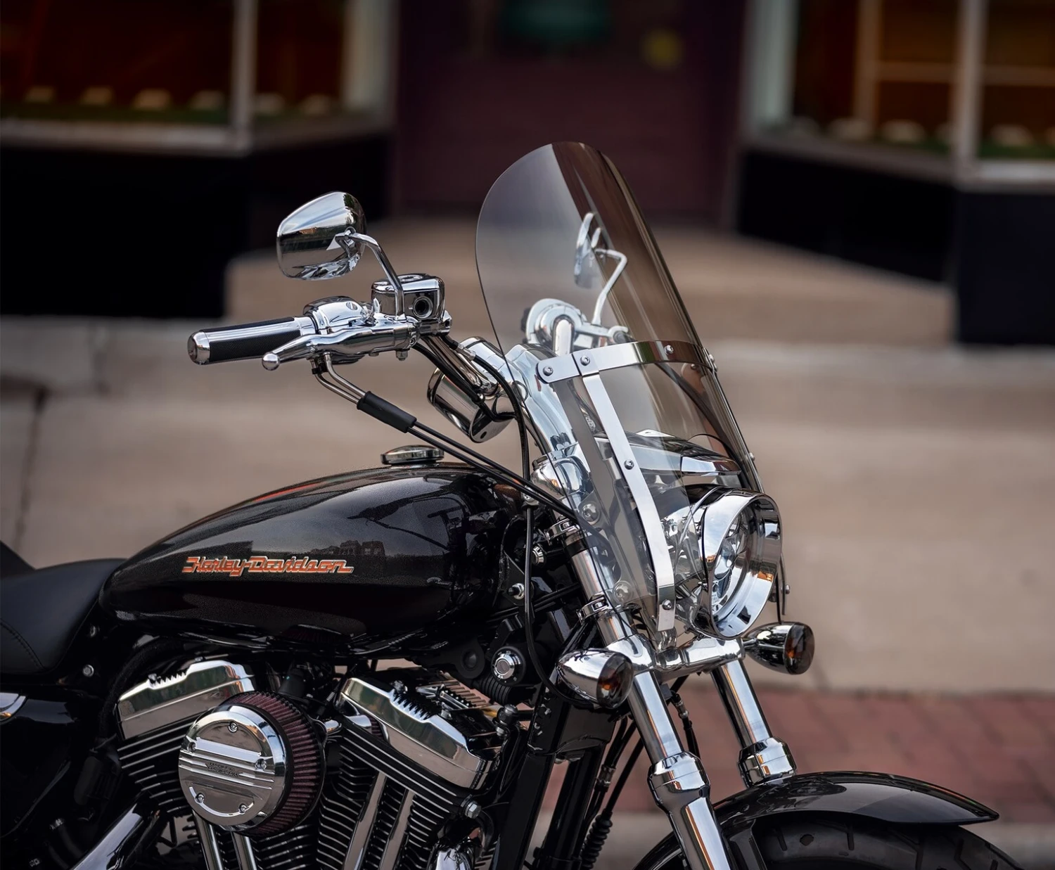 Harley Davidson Quick-Release Compact Windshield 14" Light Smoke & Polished Braces – Bild 2